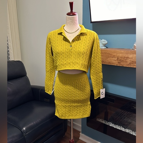 Callahan Women’s Cable Knit Long Sleeve Daisy Polo and Mini Skirt Set - Picture 3 of 13